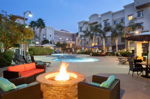 Holiday Inn Express & Suites Phoenix Glendale Dist an IHG Hotel - image 19