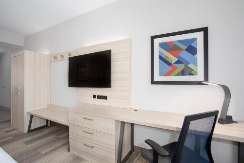 Holiday Inn Express & Suites Phoenix Glendale Dist an IHG Hotel - image 20