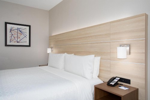 Holiday Inn Express & Suites Phoenix Glendale Dist an IHG Hotel - image 24