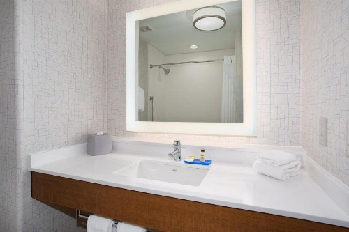 Holiday Inn Express & Suites Phoenix Glendale Dist an IHG Hotel - image 26