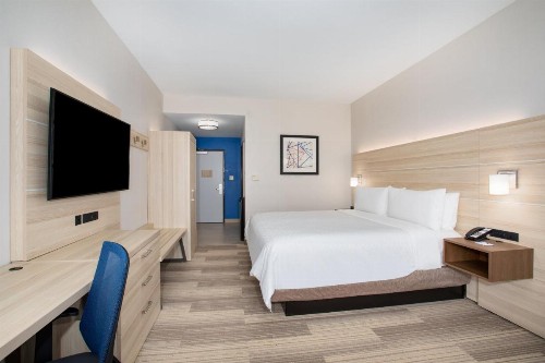 Holiday Inn Express & Suites Phoenix Glendale Dist an IHG Hotel - image 32