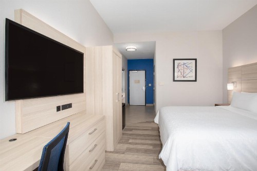 Holiday Inn Express & Suites Phoenix Glendale Dist an IHG Hotel - image 40