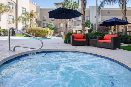 Holiday Inn Express & Suites Phoenix Glendale Dist an IHG Hotel - image 43
