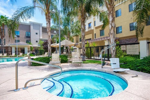 Holiday Inn Express & Suites Phoenix Glendale Dist an IHG Hotel - image 44