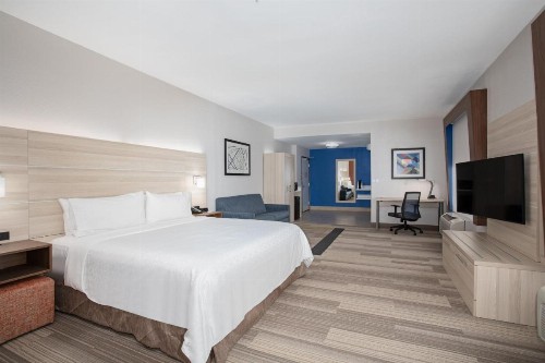 Holiday Inn Express & Suites Phoenix Glendale Dist an IHG Hotel - image 50