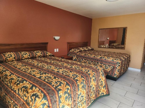 Two Palms Motel - image 3