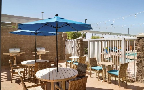 Home2 Suites By Hilton Glendale Westgate - image 2