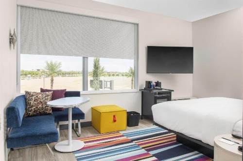 Aloft Glendale at Westgate - image 10