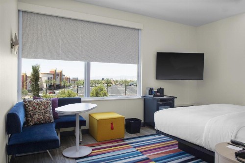 Aloft Glendale at Westgate - image 2