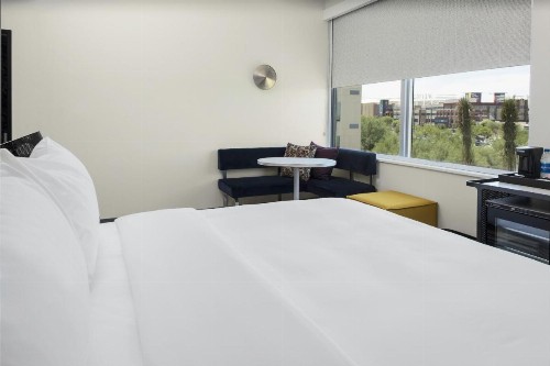 Aloft Glendale at Westgate - image 5