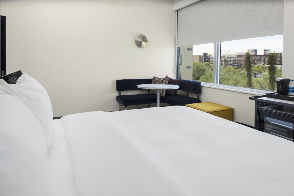 Aloft Glendale at Westgate - image 6