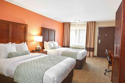 Comfort Inn Near Old Town Pasadena in Eagle Rock CA - image 17