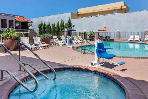 Comfort Inn Near Old Town Pasadena in Eagle Rock CA - image 2