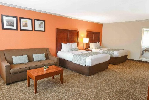 Comfort Inn Near Old Town Pasadena in Eagle Rock CA - image 20