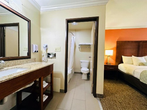 Comfort Inn Near Old Town Pasadena in Eagle Rock CA - image 37