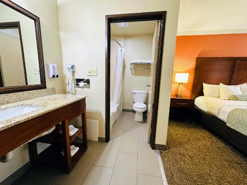 Comfort Inn Near Old Town Pasadena in Eagle Rock CA - image 38