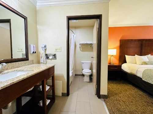 Comfort Inn Near Old Town Pasadena in Eagle Rock CA - image 39