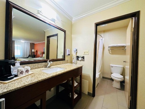 Comfort Inn Near Old Town Pasadena in Eagle Rock CA - image 41