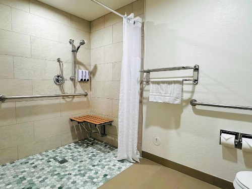 Comfort Inn Near Old Town Pasadena in Eagle Rock CA - image 5