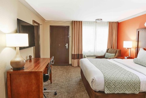 Comfort Inn Near Old Town Pasadena in Eagle Rock CA - image 8