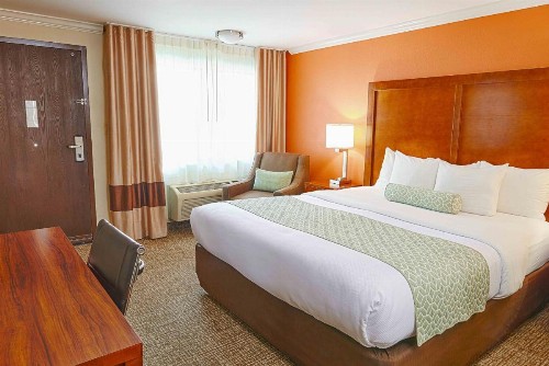 Comfort Inn Near Old Town Pasadena in Eagle Rock CA - image 9