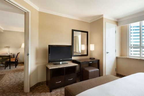 Embassy Suites Los Angeles Glendale - image 13