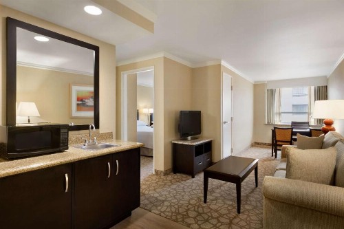 Embassy Suites Los Angeles Glendale - image 21