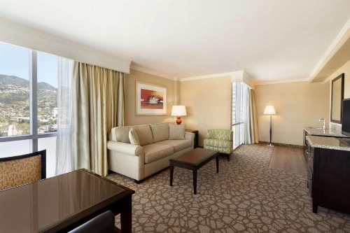 Embassy Suites Los Angeles Glendale - image 23