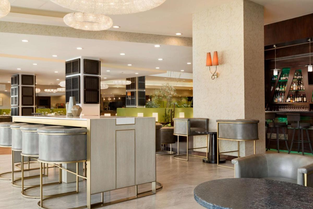 Embassy Suites Los Angeles Glendale - image 3