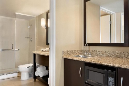 Embassy Suites Los Angeles Glendale - image 38