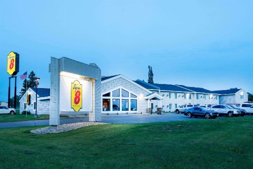 Super 8 by Wyndham Glenwood - image 2