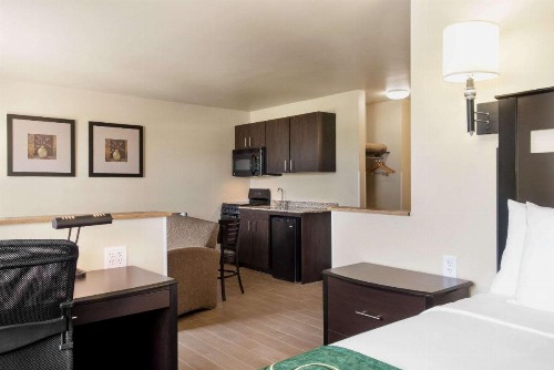 Baymont by Wyndham Glenwood - image 27