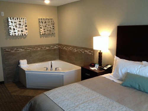 GrandStay Hotel & Suites - Glenwood - image 3
