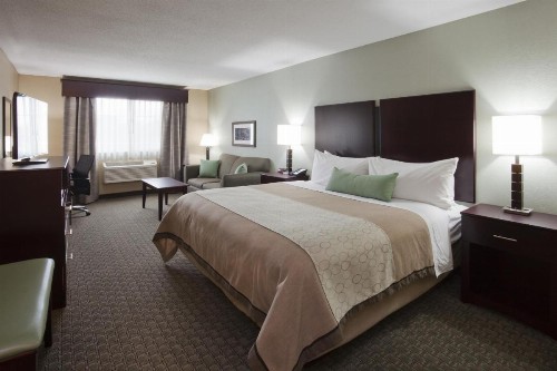 GrandStay Hotel & Suites - Glenwood - image 33