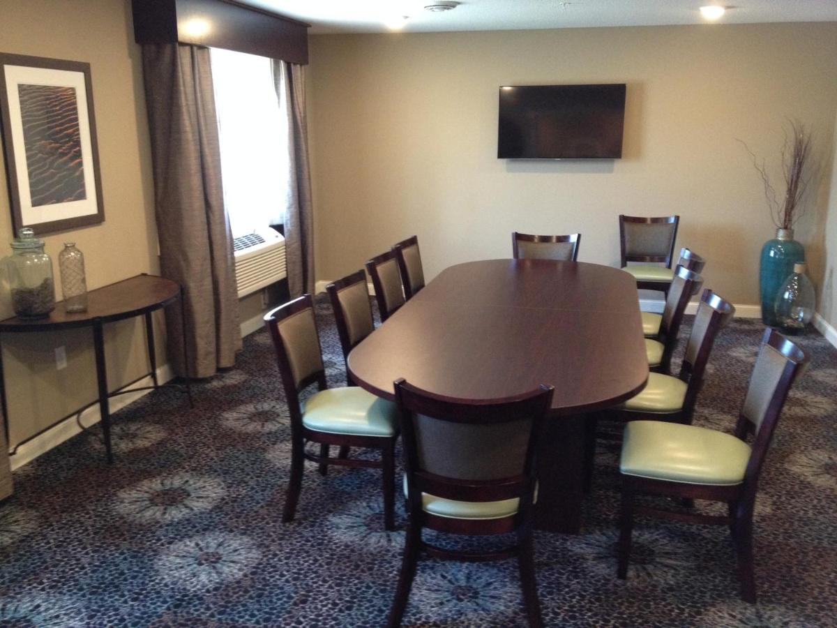 GrandStay Hotel & Suites - Glenwood - image 4