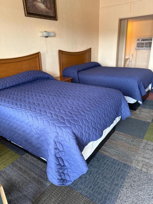 Relax Inn Goldthwaite - image 3