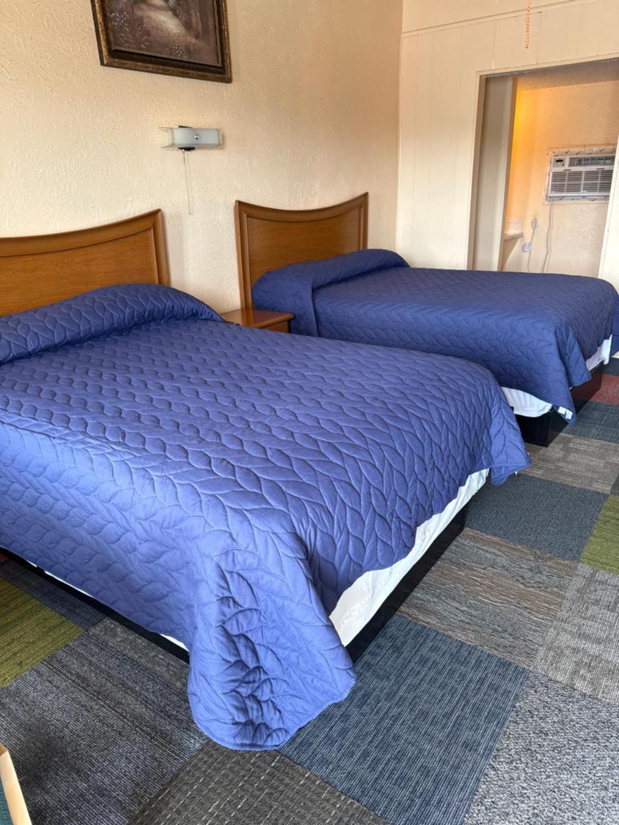 Relax Inn Goldthwaite - image 3