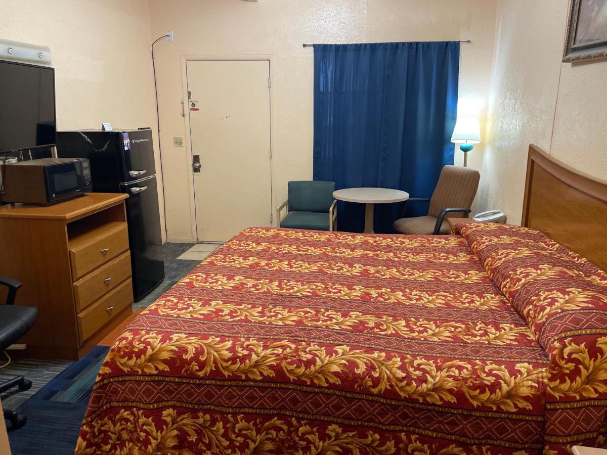 Relax Inn Goldthwaite - image 7
