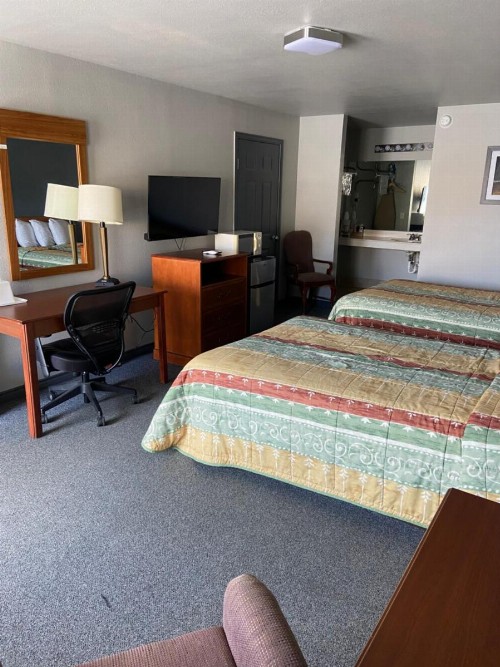 Redbud Inn - image 18