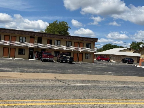 Redbud Inn - image 23
