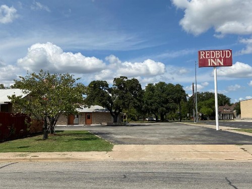 Redbud Inn - image 24