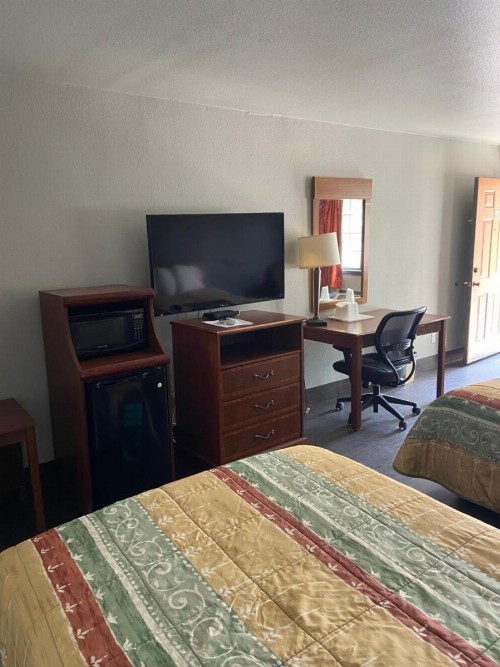 Redbud Inn - image 26