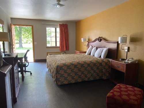 Redbud Inn - image 29
