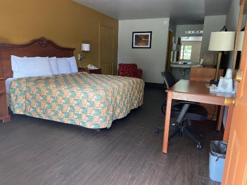 Redbud Inn - image 36