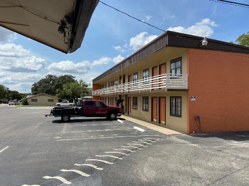Redbud Inn - image 37