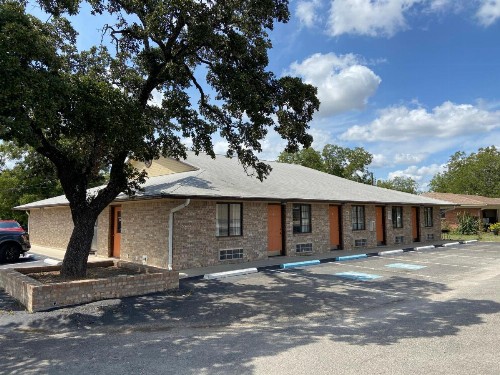 Redbud Inn - image 5