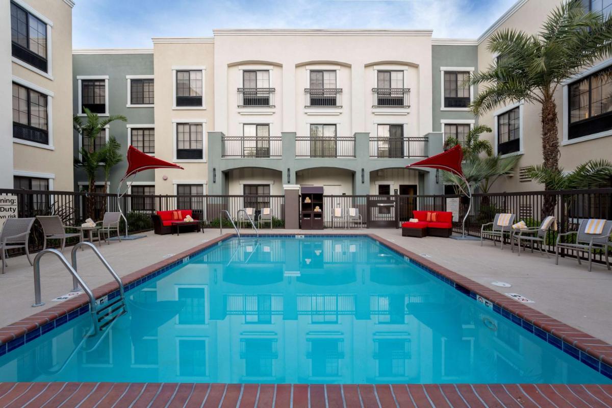 Hampton Inn Santa Barbara/Goleta - image 7