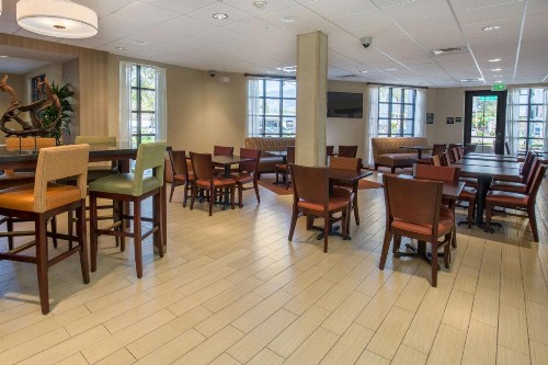Hampton Inn Santa Barbara/Goleta - image 9