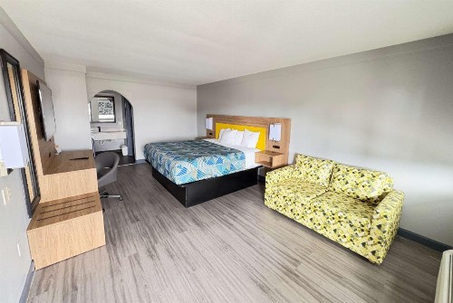 Days Inn by Wyndham Gonzales - image 23
