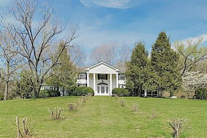 Bella Rose Country Estate on 20 Acres with Pond home